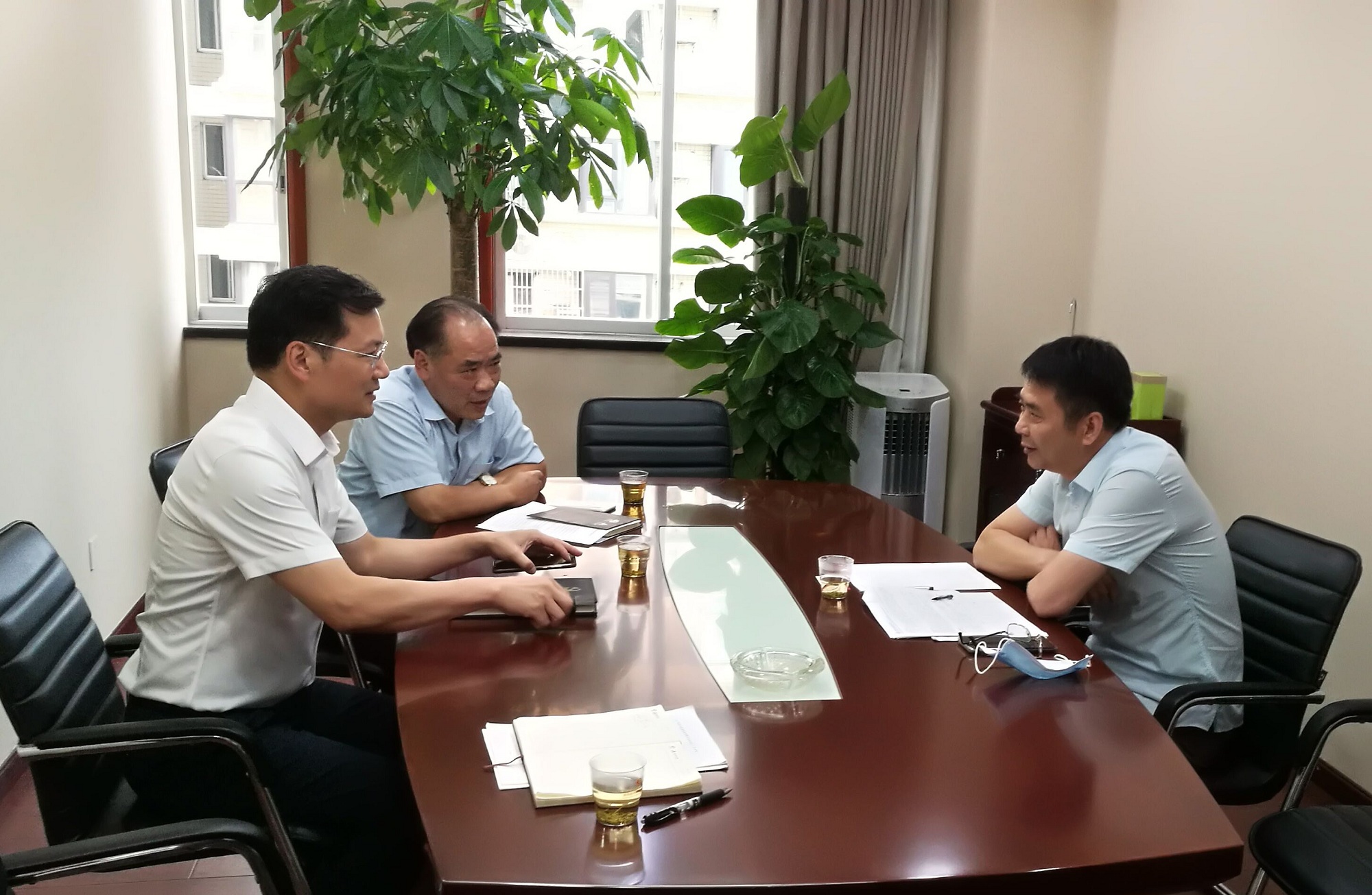 20200624769881.jpg 楊宏偉與專家組溝通交流_副本.jpg