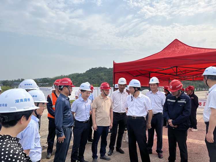 周 視察衡永九標(biāo).jpg