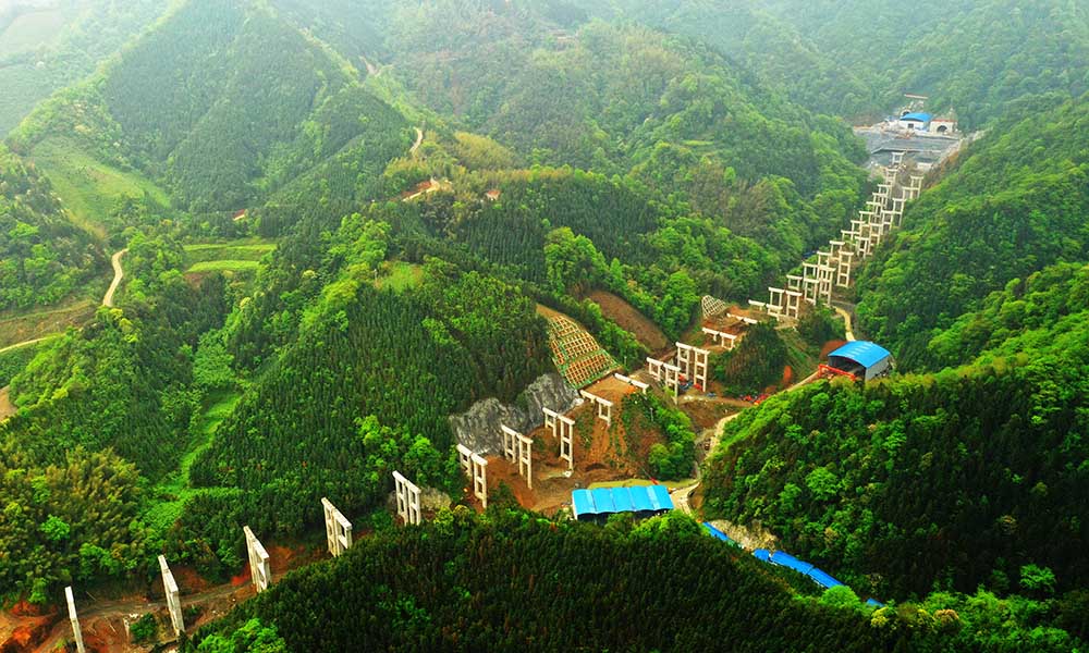 修建中的張官高速。資料圖